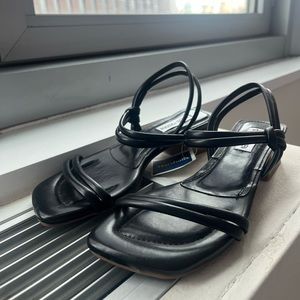 Steve Madden Kitten heel sandal